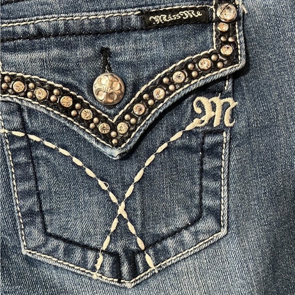 Beautiful jeans. - Picture 3 of 10